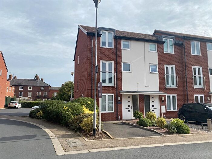3 Bedroom Town House For Sale In Larch Way, Stourport-On-Severn, DY13