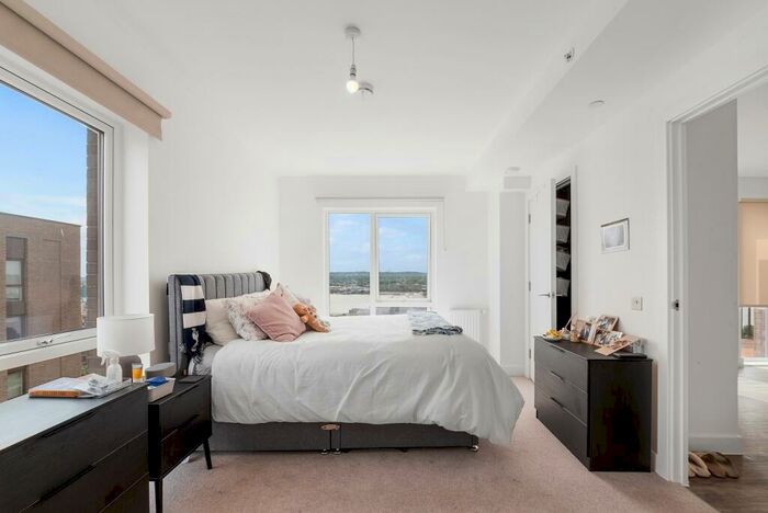 3 Bedroom Apartment To Rent In Millet Place, Pontoon Dock London, E16