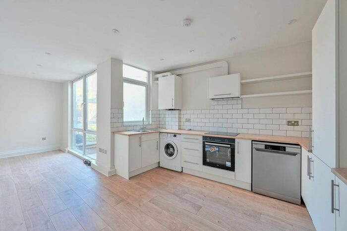 2 Bedroom Flat To Rent In Bramber Road, Barons Court, London, W14