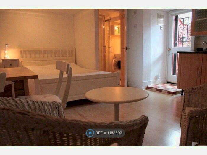 Studio To Rent In Gunton Road, London, E5
