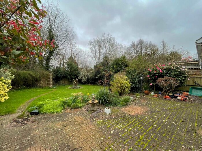 3 Bedroom House To Rent In Newlands Park, Copthorne, Crawley, RH10