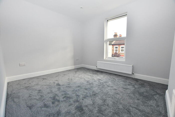 2 Bedroom End Of Terrace House To Rent In Warren Road, Croydon, CR0