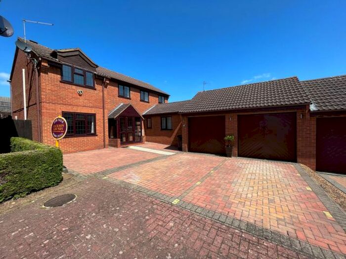 4 Bedroom Detached House For Sale In Tanfield Lane, Rushmere, Northampton, NN1