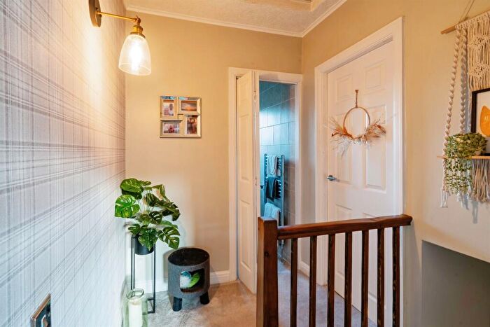 2 Bedroom Semi-Detached House For Sale In Warneford Rise, Cowlersley, Huddersfield, HD4