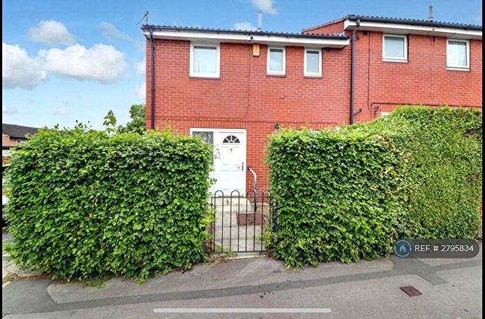 3 Bedroom Semi-Detached House To Rent In North Lane, Leeds, LS26