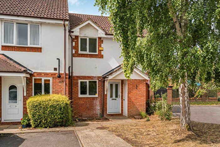2 Bedroom End Of Terrace House For Sale In Bhandari Close, Oxford, OX4