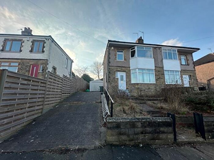 3 Bedroom Semi Detached House For Sale In Leafield Avenue, Bradford, BD2