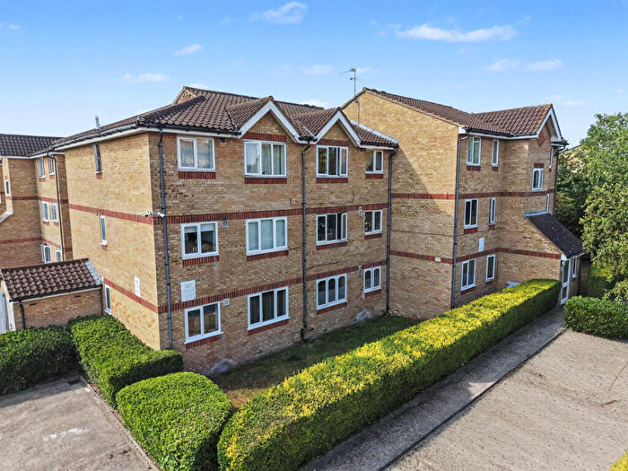1 Bedroom Flat For Sale In Waddington Close, Enfield, EN1