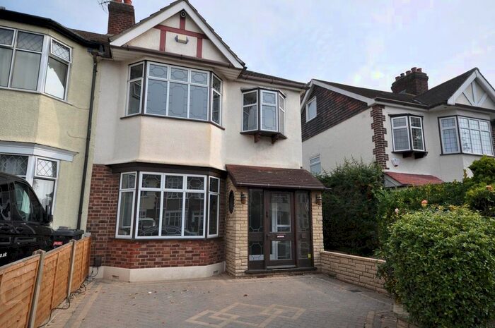 3 Bedroom Terraced House To Rent In Glenwood Drive, Gidea Park, Romford, RM2