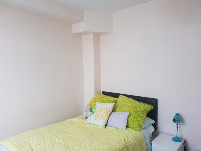 3 Bedroom Flat To Rent In Union Place, West End, Dundee, DD2