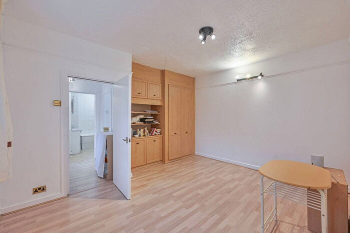 Studio To Rent In Dukes House, Westminster, London, SW1P