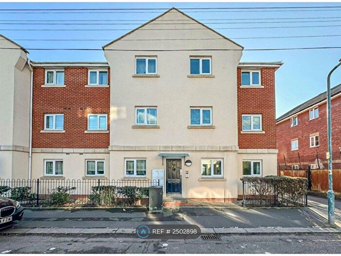 2 Bedroom Flat To Rent In Royal Court, Southend-On-Sea, SS2