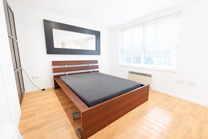 1 Bedroom Flat To Rent In Offord Road, London, N1