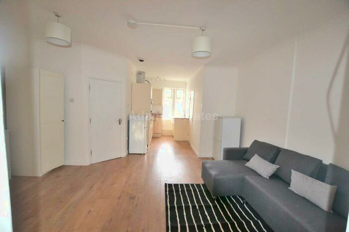 2 Bedroom Flat To Rent In London Road, Reading, RG1