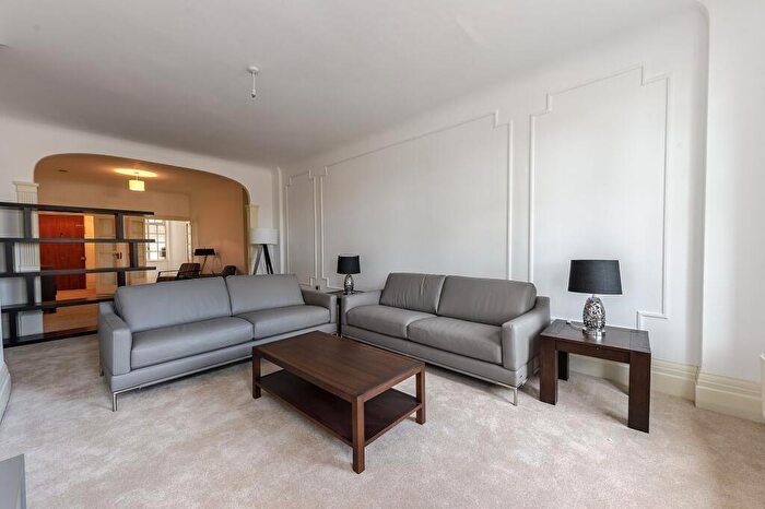 5 Bedroom Apartment To Rent In Park Road, Regents Park, NW8