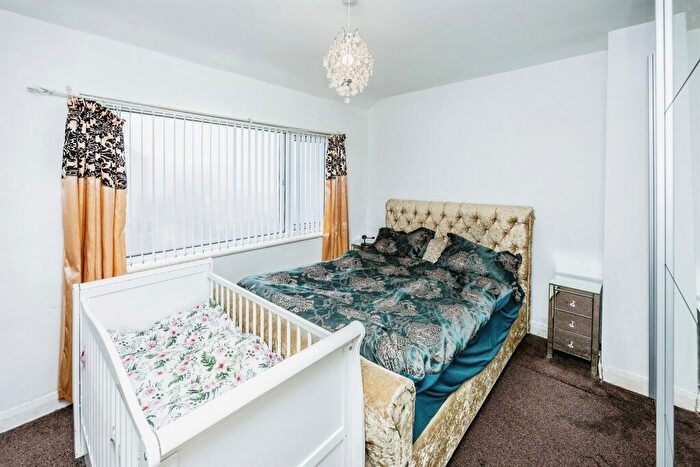 2 Bedroom Semi-Detached House For Sale In Gleanings Avenue, Halifax, HX2