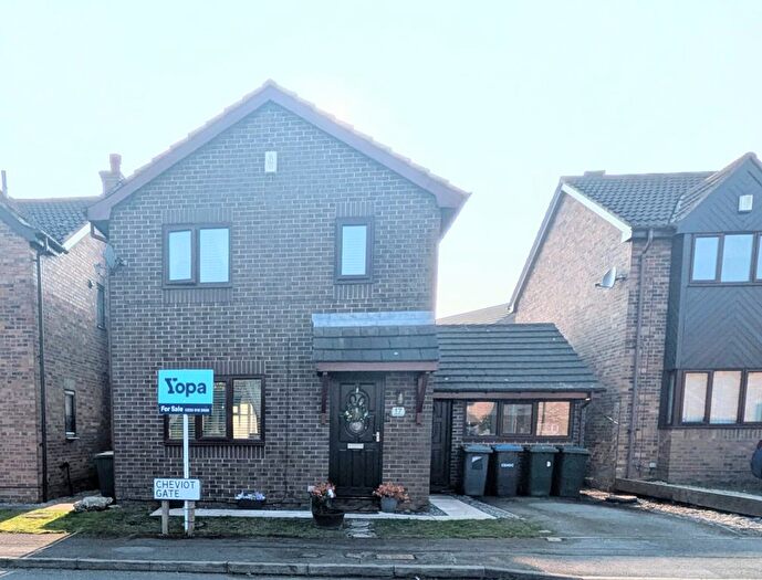 4 Bedroom Detached House For Sale In Cheviot Gate, Bradford, BD12