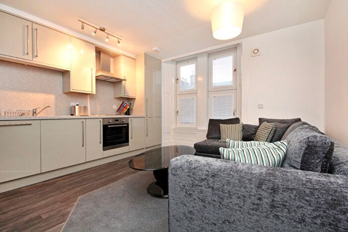 3 Bedroom Flat To Rent In Baldovan Terrace, Stobswell, Dundee, DD4