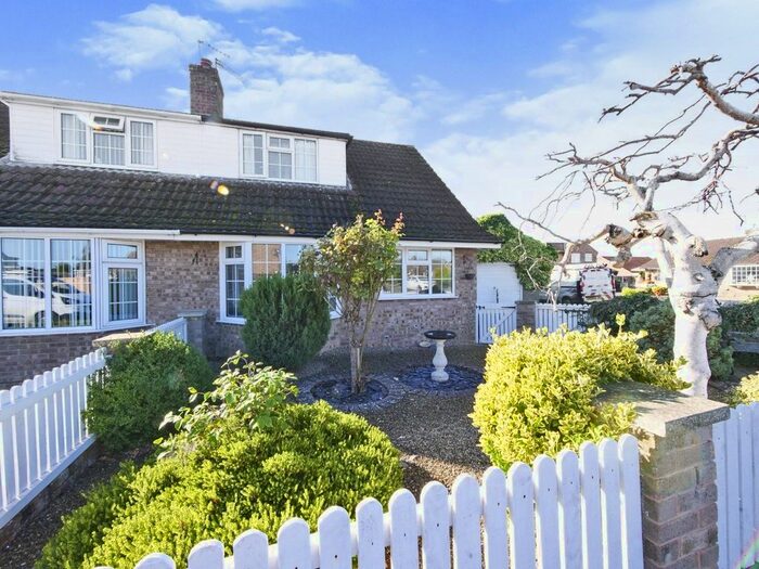 4 Bedroom Bungalow To Rent In Kirkcroft, Wigginton, York, YO32