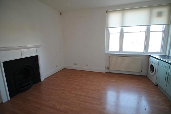 1 Bedroom Flat To Rent In Mare Street, Hackney, London, E8