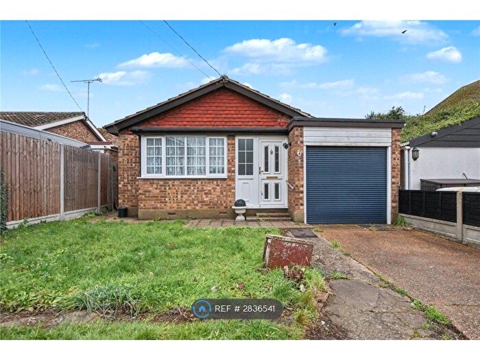 1 Bedroom Bungalow To Rent In Caro Road, Canvey Island, SS8