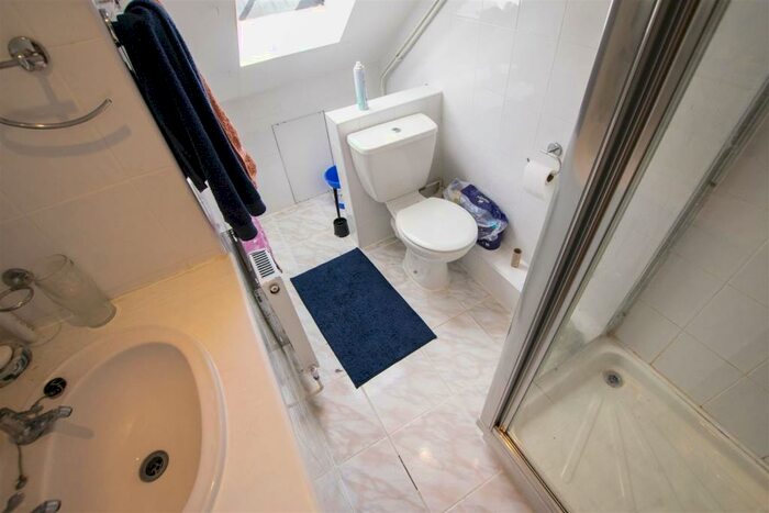 5 Bedroom House To Rent In Warwards Lane, Birmingham, B29