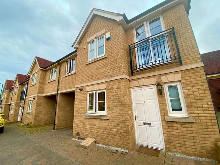 3 Bedroom House To Rent In Darwin Close, Medbourne, Milton Keynes, MK5