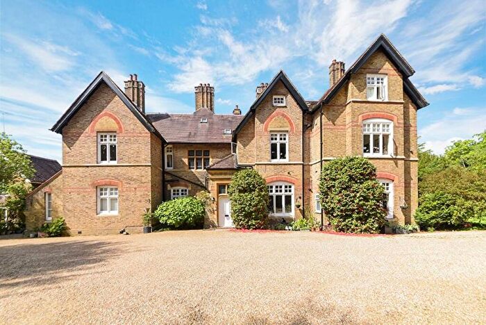 2 Bedroom Flat For Sale In St. Marys Road, Long Ditton, KT6