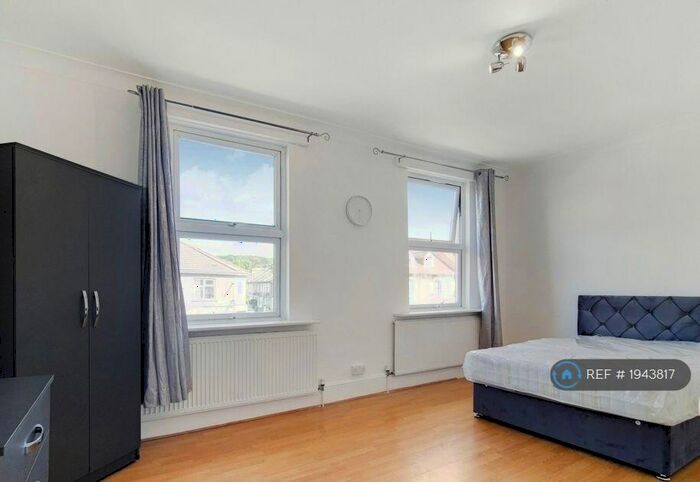 1 Bedroom Flat To Rent In Brighton Road, South Croydon, CR2