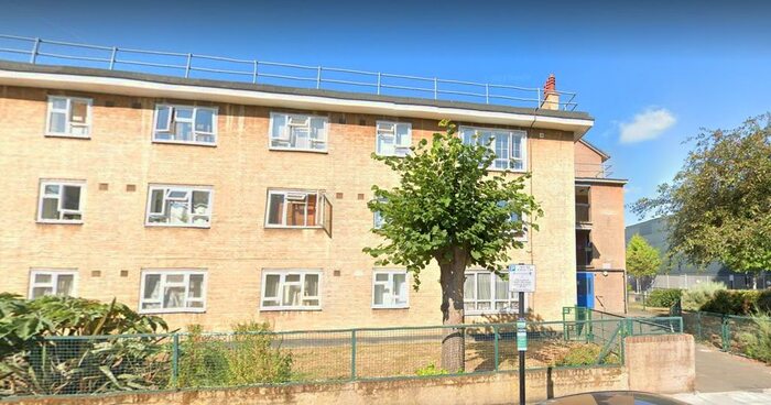 3 Bedroom Flat To Rent In Frampton Park Road, London, E9