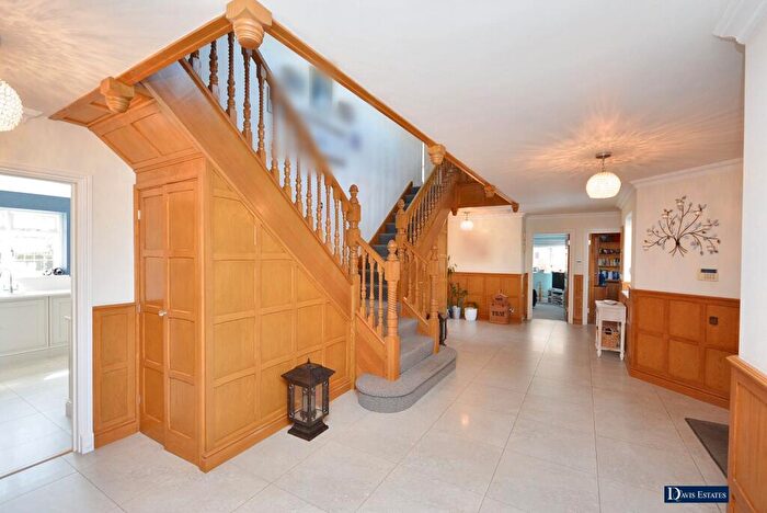 5 Bedroom Detached House For Sale In Nelmes Road, Emerson Park, Hornchurch, RM11