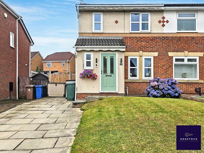 3 Bedroom Semi-Detached House For Sale In Kielder Hill, Middleton, Manchester, M24