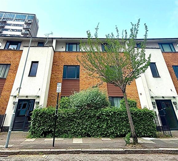 2 Bedroom Apartment For Sale In Parham Drive, Ilford, IG2