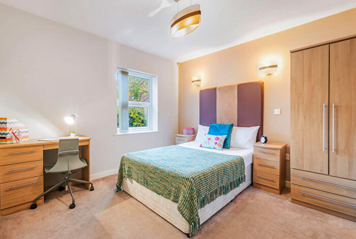 1 Bedroom Flat To Rent In Victoria Terrace, Leeds, LS3