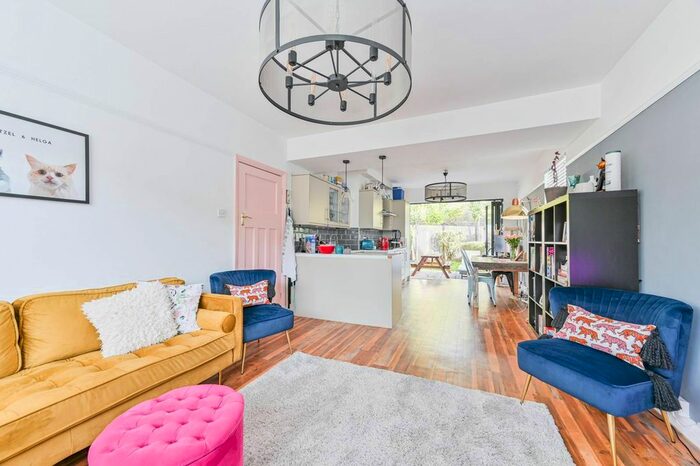 2 Bedroom Maisonette To Rent In Blairderry Road, Telford Park, London, SW2