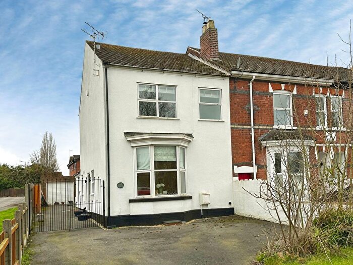 4 Bedroom End Terrace House For Sale In Broad Lane, Finchfield, Wolverhampton, WV3