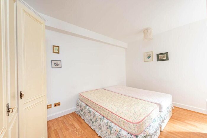 Studio To Rent In Willesden Green, London, NW6