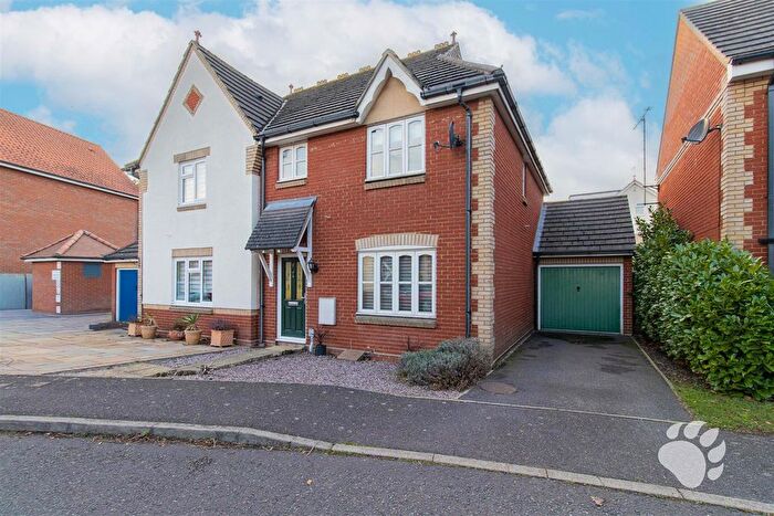3 Bedroom Semi Detached House For Sale In Handleys Chase, Noak Bridge, SS15
