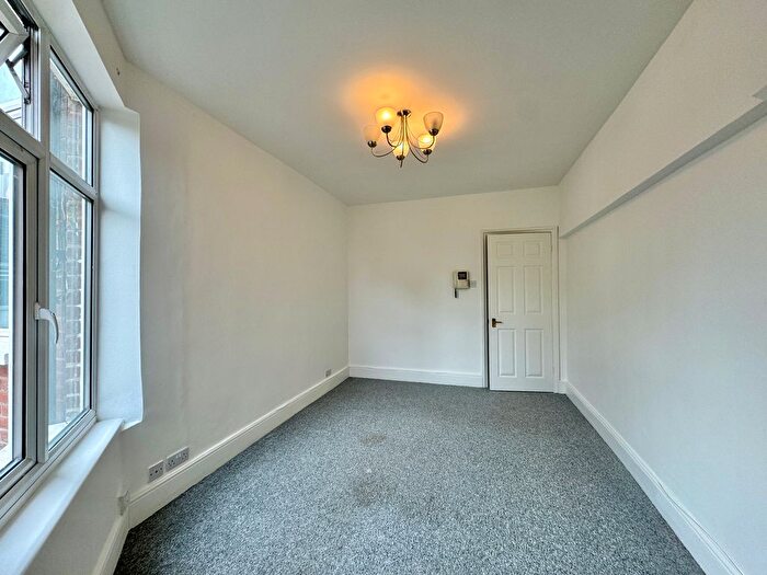 Studio To Rent In East End Road, East Finchlye, London, N2