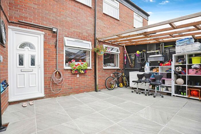 3 Bedroom Maisonette For Sale In Marston Close, Leamington Spa, CV32