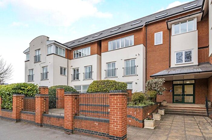 2 Bedroom Flat For Sale In Church Street, Walton-On-Thames, Surrey, KT12