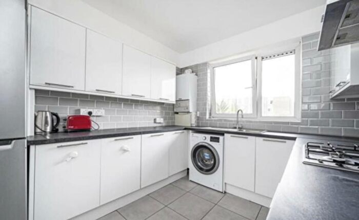 4 Bedroom Flat To Rent In Gernon Road, London, E3