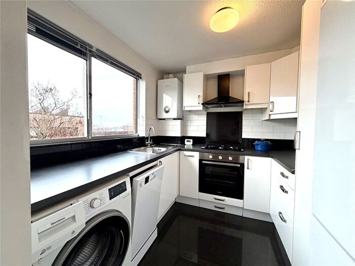 2 Bedroom Flat To Rent In Homefield Park, Sutton, SM1