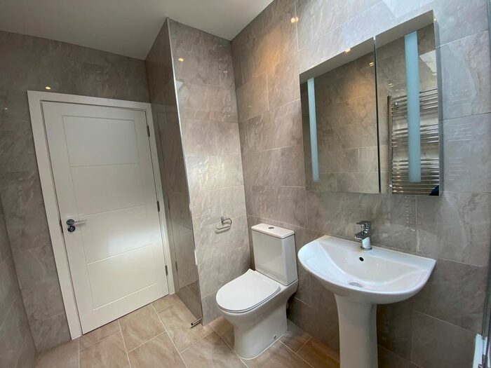 2 Bedroom Flat To Rent In High Street, Hounslow, TW3