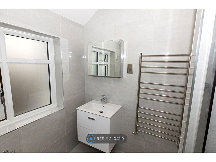 1 Bedroom Flat To Rent In Parkside Way, Harrow, Middlesex, HA2