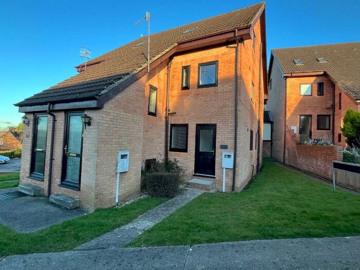 1 Bedroom Apartment To Rent In Lindisfarne Court, Chesterfield, Derbyshire, S40