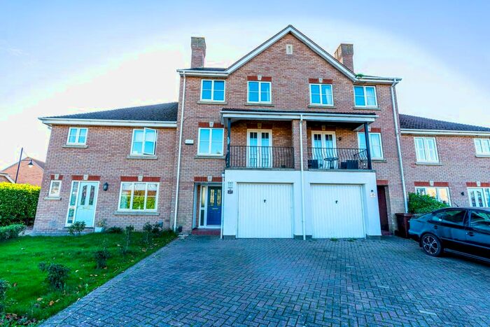 4 Bedroom Terraced House To Rent In Willowherb Close, St. Marys Island, Chatham, Kent, ME4