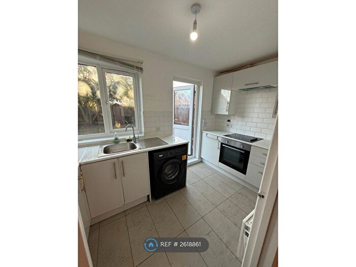 2 Bedroom End Of Terrace House To Rent In Linslade Close, Hounslow, TW4