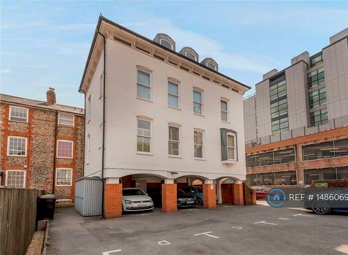 1 Bedroom Flat To Rent In Parmenter House, Winchester, SO23