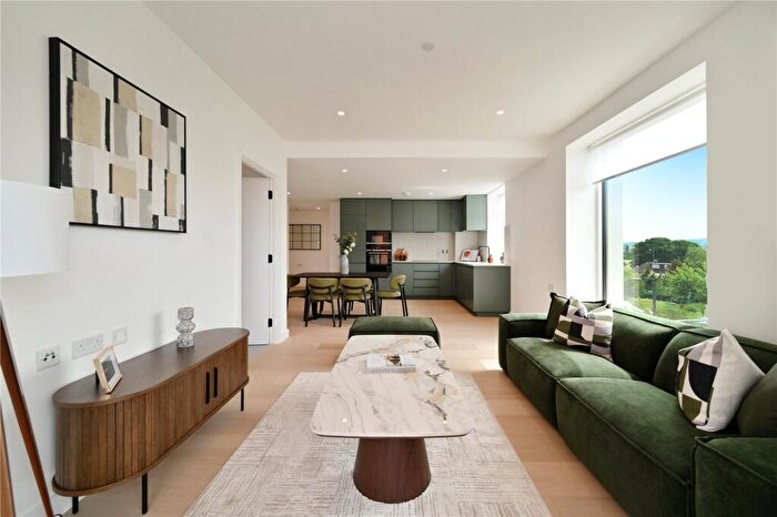 2 Bedroom Apartment For Sale In Claremont Road, London, NW2